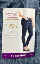 Load image into Gallery viewer, Signature By Levi Strauss & Co. Womens Blue Mid Rise Skinny Jeans W33xL28 W/Tag