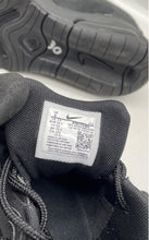 Load image into Gallery viewer, Nike Air Womens Black Sneakers Size 5