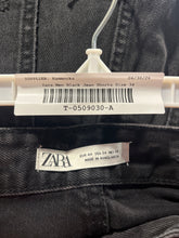 Load image into Gallery viewer, Zara Mens Black Dark Wash Stretch Pockets Jean Cut-Off Bermuda Shorts Size 34