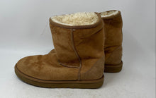 Load image into Gallery viewer, UGG Womens Classic Short II 1016223 Beige Suede Pull-On Shearling Boots Size 8