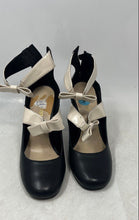 Load image into Gallery viewer, Nine West Womens Dannell Black Beige Back Zip Mary Jane Pump Heels Size 6