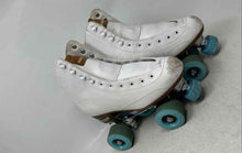 Load image into Gallery viewer, Roller Derby Womens White 4-Wheel Ankle Length Roller Skates Size 7 No Laces