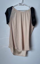 Load image into Gallery viewer, Express Womens Beige Black Short Sleeve Back-Zip Blouse Top Size Medium