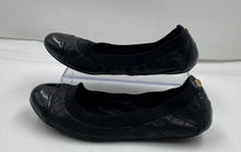 Load image into Gallery viewer, Authentic Tory Burch Womens Black Leather Cap Toe Ballet Flats 7M Damaged