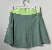Load image into Gallery viewer, Lululemon Womens Green Front Pockets V-Waist Mid-Rise Tennis Mini Skirt Size 2
