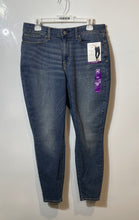 Load image into Gallery viewer, Signature By Levi Strauss & Co. Womens Blue Mid Rise Skinny Jeans W33xL28 W/Tag