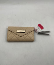 Load image into Gallery viewer, DKNY Womens Beige Quilted Leather Billfold Clutch Wallet With Tags