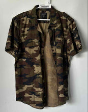 Load image into Gallery viewer, Guess Mens Green Army Camouflage Printed Short Sleeve Button-Up Shirt Size L