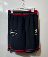 Load image into Gallery viewer, Nike Mens Black NBA Miami Heat Elastic Waist Basketball Athletic Shorts Size M