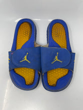 Load image into Gallery viewer, Authentic Nike Mens Air Jordan Hydro 5 Retro Blue Slide Sandals Size 11 Damaged