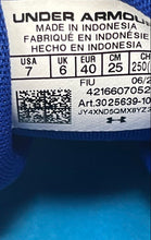 Load image into Gallery viewer, Under Armour Mens Command MC Mid 3025639-100 White Blue Lacrosse Cleats Size 7