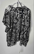 Load image into Gallery viewer, Vince Camuto Womens White Black Floral Print Poncho Blouse Top One Size
