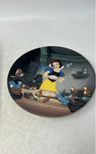 Load image into Gallery viewer, Knowles Walt Disney Snow White A Special Treat Decorative Collector Plate