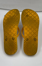 Load image into Gallery viewer, Authentic Tory Burch Womens Multicolor Thin Flip Flop Sandals Size 7M Damaged