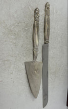 Load image into Gallery viewer, Wallace Silversmiths Collectible Knife And Spatula Stainless Steel Set