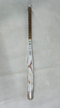Load image into Gallery viewer, Mizuno Finch Youth Lightweight Metal Alloy Fastpitch Softball Bat 18 Oz.