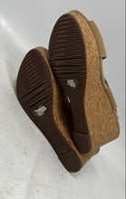 Load image into Gallery viewer, Clarks Womens Annadel Eirwyn Beige Open Toe Wedge Heel Slingback Sandals Size 7W