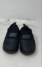 Load image into Gallery viewer, Nike Kids Flex Runner 4 IF2895-001 Black Slip-On Low Top Sneaker Shoes Size 6C
