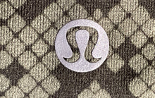 Load image into Gallery viewer, Lululemon Womens Green Snakeskin Print Sports Pull-On Cropped Leggings Size 6