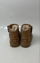 Load image into Gallery viewer, UGG Kids Classic Mini Bailey Brown Round Toe Ankle Boots Size 7
