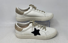 Load image into Gallery viewer, Vintage Havana Womens Grande White With Star Lace-Up Sneaker Shoes Size 6.5