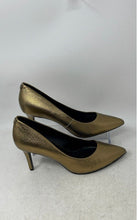 Load image into Gallery viewer, Karl Lagerfeld Paris Womens Royale Gold-Tone Leather Slip-On Pump Heels Size 8M