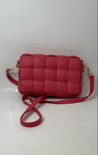 Load image into Gallery viewer, Unbranded Womens Pink Genuine Leather Woven Adjustable Strap Crossbody Handbag