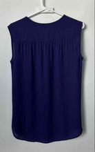 Load image into Gallery viewer, J.Crew Womens Purple Sleeveless Keyhole Neck Pleated Back Blouse Top Size 2