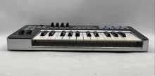 Load image into Gallery viewer, Samson Graphite 25 Black White Key Mini USB MIDI Keyboard Controller