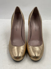 Load image into Gallery viewer, Authentic Marc By Marc Jacobs Womens Golden High Pump Heels Size 39.5 Damaged