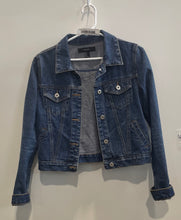 Load image into Gallery viewer, Forever 21 Womens Blue Long Sleeve Collared Button Front Denim Jacket Size M