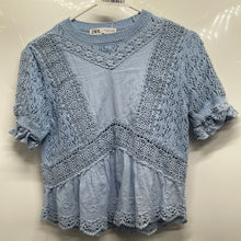 Load image into Gallery viewer, Zara Womens Blue Knit Lace Short Sleeve Scalloped Hem Blouse Top Size S