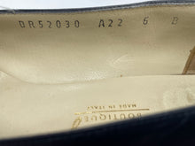 Load image into Gallery viewer, Authentic Salvatore Ferragamo Womens Lais Black Block Pump Heels Size 6B Damaged