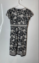 Load image into Gallery viewer, Ann Taylor Loft Womens Black White Floral Short Sleeve Shift Dress Size 2P