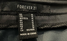 Load image into Gallery viewer, Forever 21 Womens Black Flat Front Pockets Wrapped Short Mini Skirt Size Medium