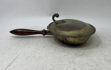 Load image into Gallery viewer, Vintage Wooden Handle Detailed Oval Shape Silent Butler Crumb Catcher
