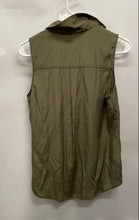 Load image into Gallery viewer, New York & Company Womens Green Sleeveless Front Pockets Button-Up Shirt Size S