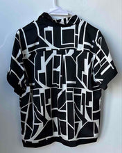 Load image into Gallery viewer, Karl Lagerfeld Womens Black White Geometric Short Sleeve Button-Up Shirt Size M