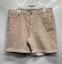 Load image into Gallery viewer, DKNY Jeans Womens Beige Flat Front Pockets Chino Shorts Size 14