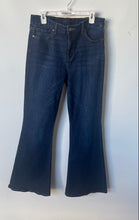 Load image into Gallery viewer, Enjean Womens Blue Denim Dark Wash Stretch Pockets Flared Jeans Size 13/31