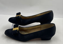 Load image into Gallery viewer, Authentic Salvatore Ferragamo Womens Black Vara Bow Block Pump Heels Size 7 AA