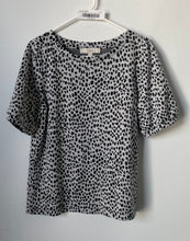 Load image into Gallery viewer, Loft Womens Black Gray Animal Print Short Sleeve Pullover Blouse Top Size M