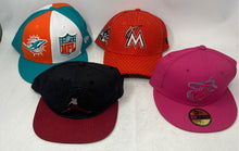 Load image into Gallery viewer, Lot Of Assorted 4 Pcs Mens Multicolor Adjustable Designer Snapback Cap