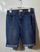 Load image into Gallery viewer, Curve Appeal Womens Blue Medium Wash Pockets Denim Bermuda Shorts Size 8/29
