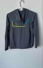 Load image into Gallery viewer, Vineyard Vines Boys Gray Long Sleeve Hooded Pullover T-Shirt Size Small