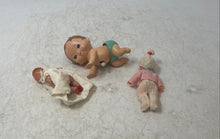 Load image into Gallery viewer, Tomy Hard Plastic Wind-Up Crawling Baby Toy With Two Small Dolls 3 Pieces