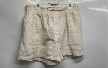 Load image into Gallery viewer, Forever 21 Womens Ivory Elastic Waist Pull-On Bermuda Shorts Size Medium