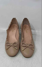 Load image into Gallery viewer, Kate Spade Womens Yasmin Nude Leather Bow Scalloped Block Pump Heels Size 5 1/2M