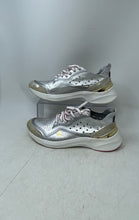 Load image into Gallery viewer, Courser Womens Uno Silver And White Lace-Up Low Top Round Toe Running Shoes Sz 8