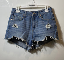 Load image into Gallery viewer, Forever 21 Womens Blue Medium Wash Pockets Denim Cut-Off Shorts Size 27